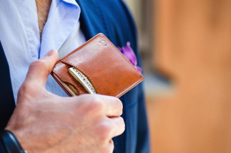 Axess Essential Leather RFID-Blocking Key Wallet